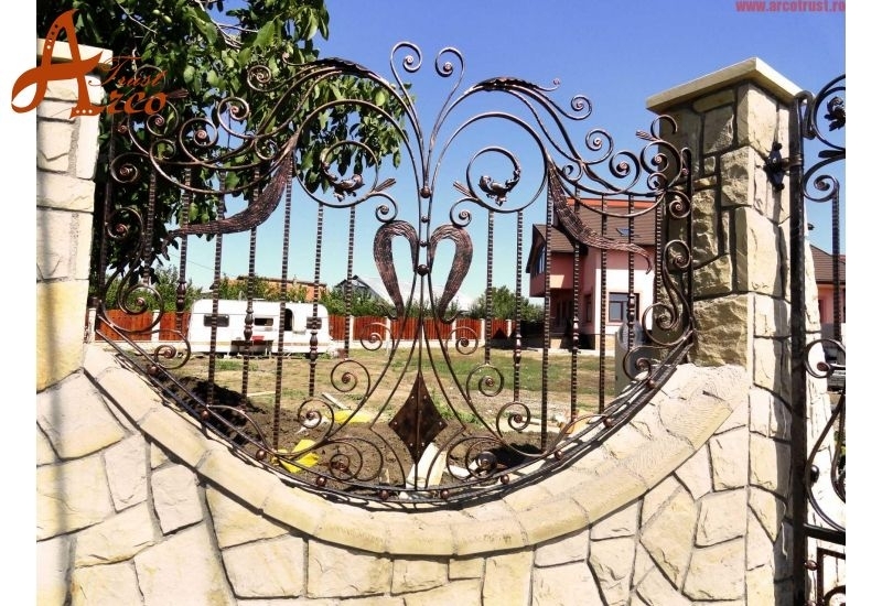IEDERA SALBATICA LUX, Model de Porti si Garduri din Fier Forjat produs de ARCO TRUST STEEL